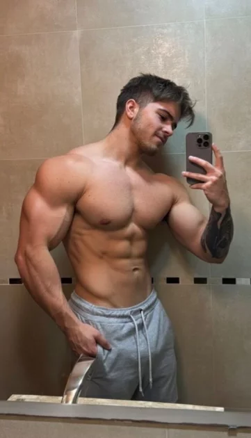 Photo of model @sugarmuscle369