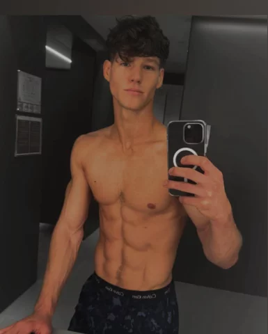 Photo of model @surferboyyy