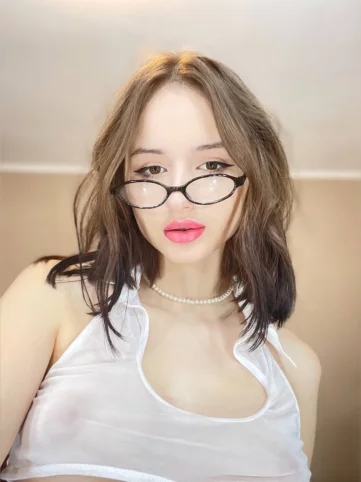 Photo of model @suzannecutie