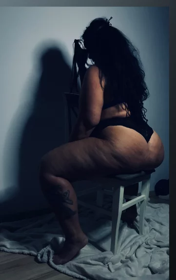 Photo of model @sweetbootydomina