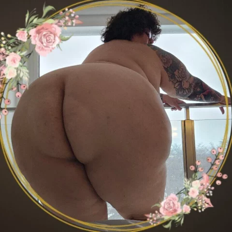 Photo of model @sweetfatbottomed