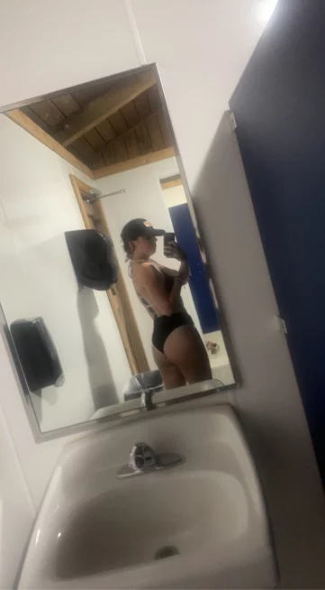 Photo of model @sxtstonerb1tch