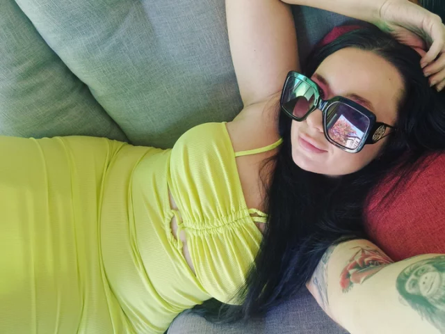 Photo of model @tamara_inked_free