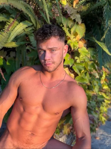 Photo of model @tannervalentino