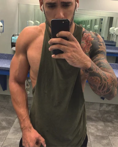 Photo of model @tatted_dom