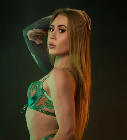 Photo of model @tattedtaylorae