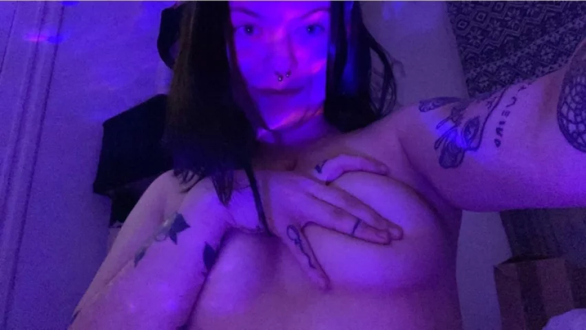Photo of model @tattooedbiatchfree
