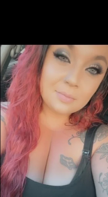 Photo of model @tattooedmama28