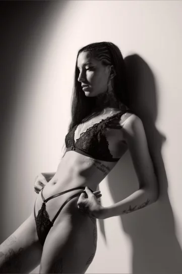 Photo of model @tattoonadia