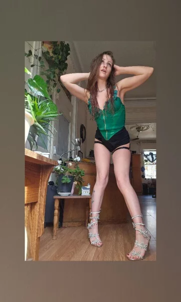 Photo of model @teahrexx