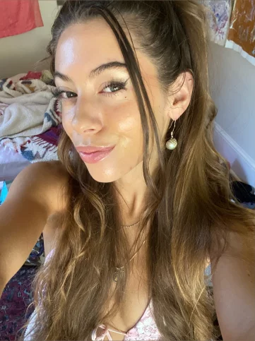 Photo of model @theasmrgirl