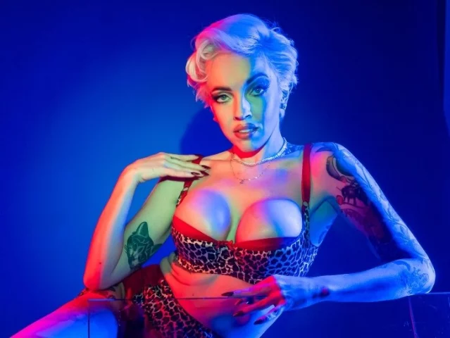 Photo of model @theblueeyedbombshell