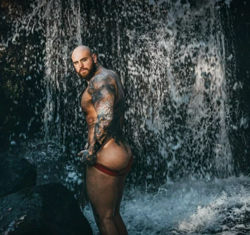 Photo of model @thebritishgiant