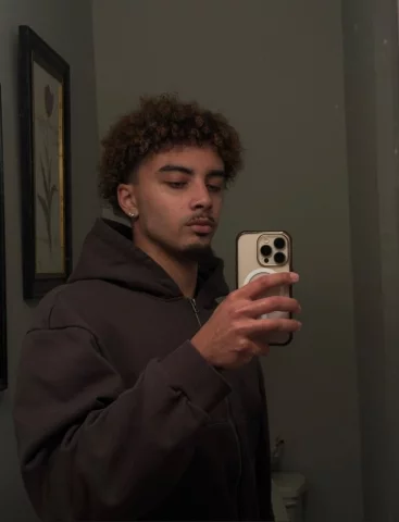 Photo of model @thefitlightskin