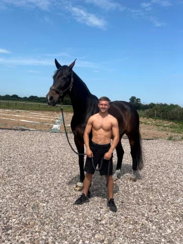 Photo of model @thehorserider69