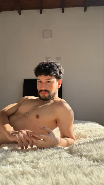 Photo of model @thekinkycolombian