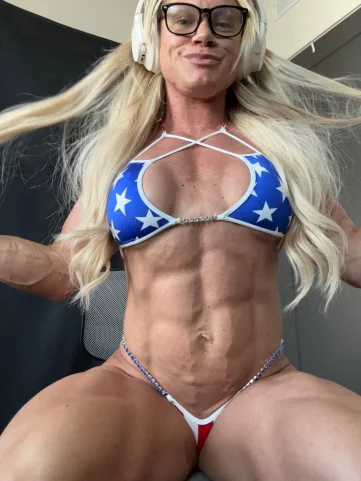 Photo of model @themusclemommyy02