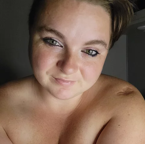 Photo of model @thequeenbee69