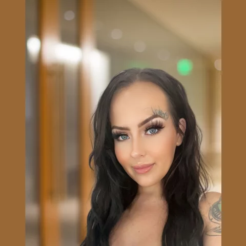 Photo of model @therealadelynaustin