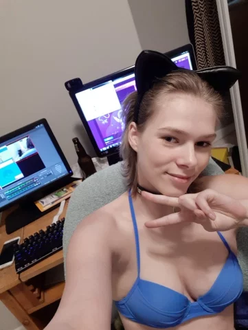Photo of model @therealallicat