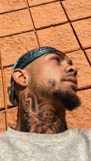 Photo of model @therealdeeno