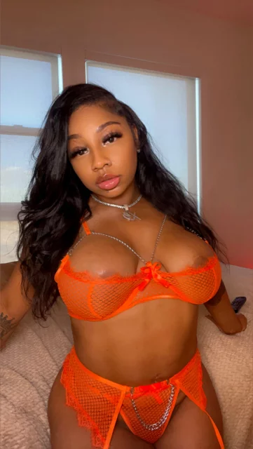 Photo of model @therealnikkienecole