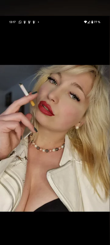 Photo of model @theresasmoke