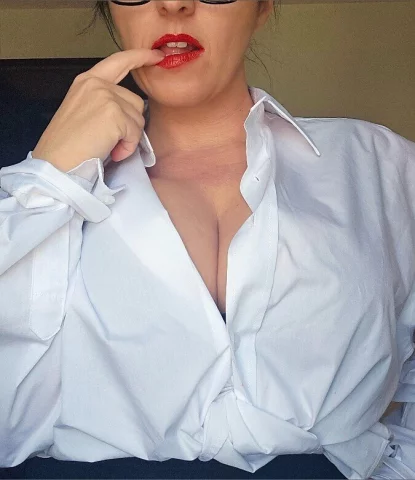 Photo of model @thevintagegoddess