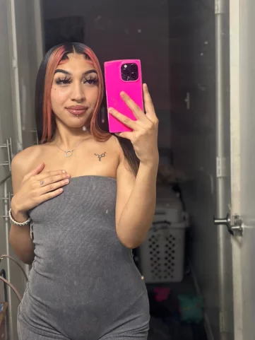 Photo of model @theyyluvvalexaa