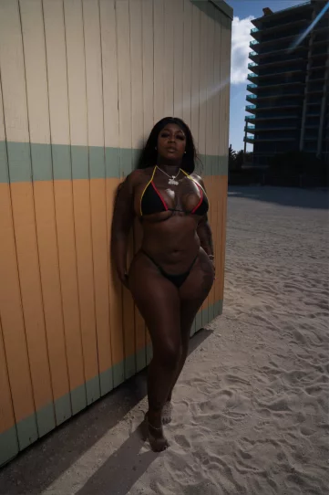 Photo of model @thickzlovefree