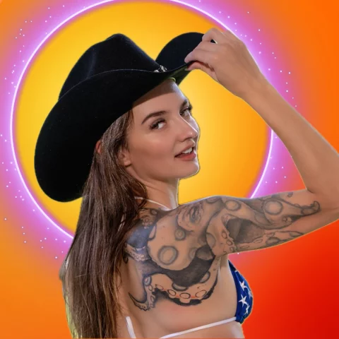 Photo of model @tillytoyfree