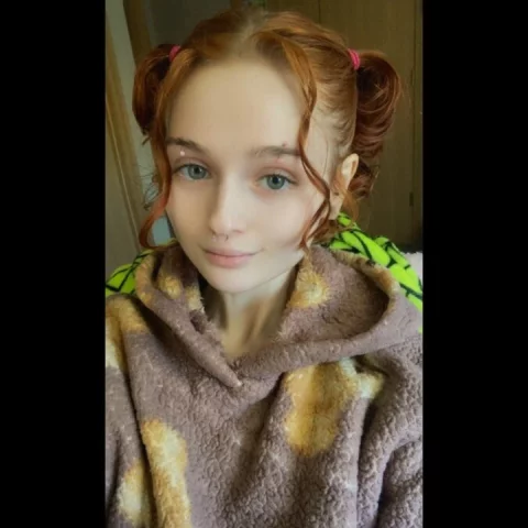 Photo of model @tiny.gingerxx
