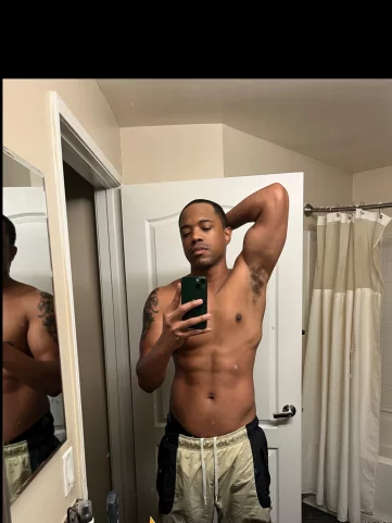 Photo of model @tjstrong31