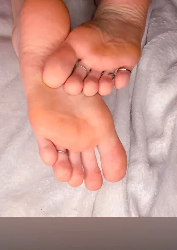 Photo of model @toesie-toes