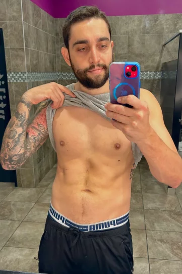 Photo of model @tommystallion