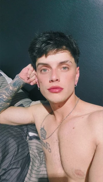 Photo of model @tuhotboy1