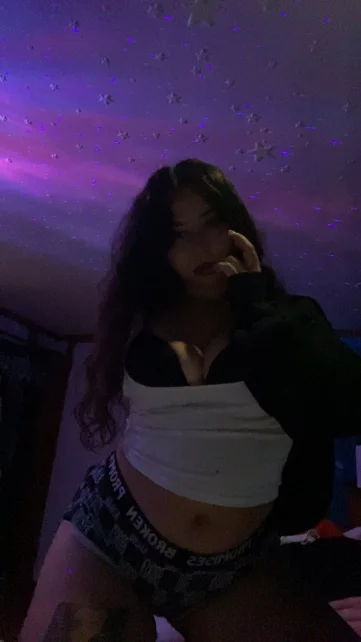 Photo of model @urfavlilsecret00