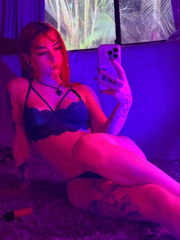 Photo of model @urmanicpixiedreamgirl