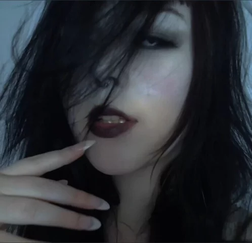 Photo of model @vampirenymphet