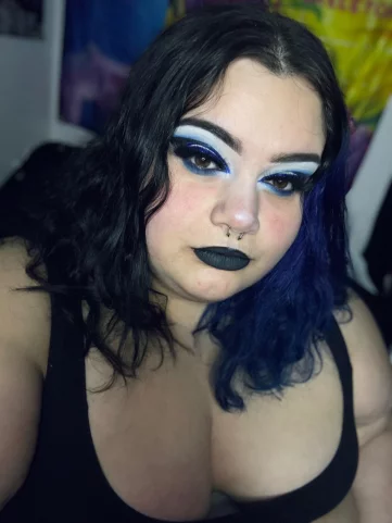 Photo of model @vib3rantxviolet