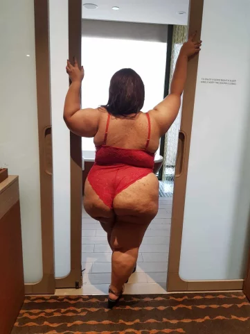 Photo of model @x_asianbbw_x