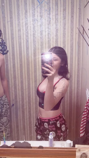Photo of model @xxluvbug420xx