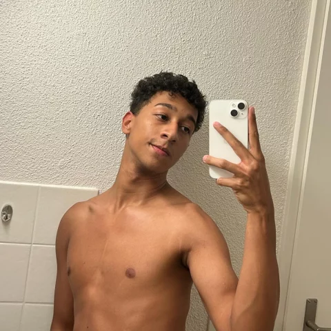 Photo of model @younggayboy_bigdick