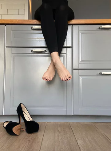 Photo of model @your_feet_fantasies