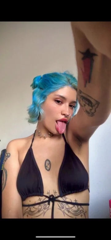 Photo of model @yourbluebaby