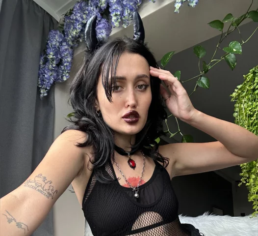 Photo of model @yourfavcamille