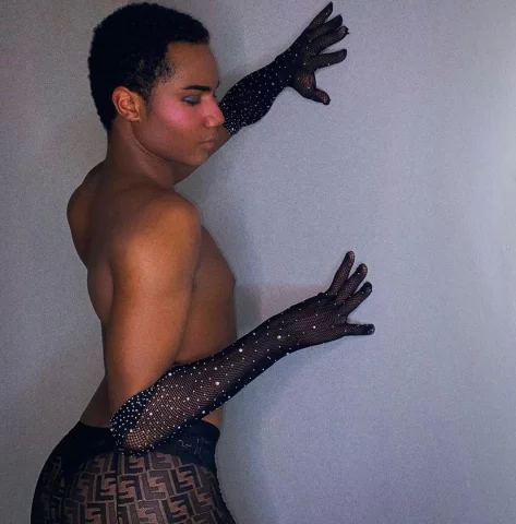 Photo of model @yourkendoll
