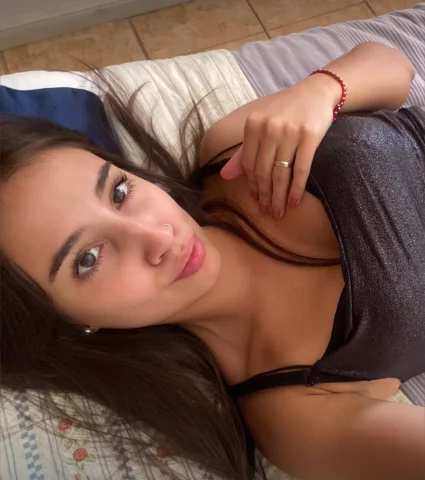 Photo of model @yourpetitemommy