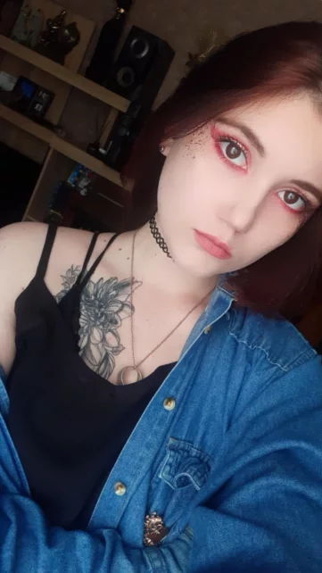 Photo of model @yoursdarkprincess