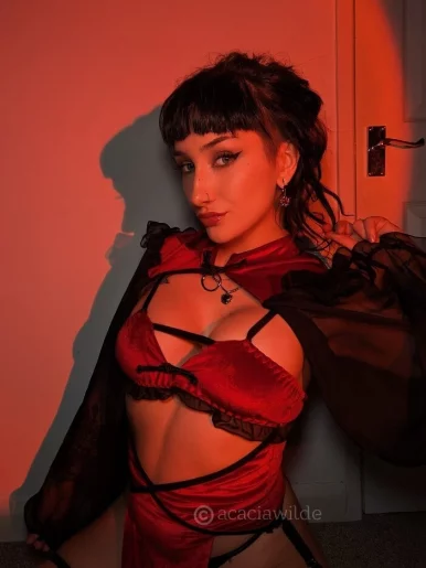 Photo of model @acaciawilde